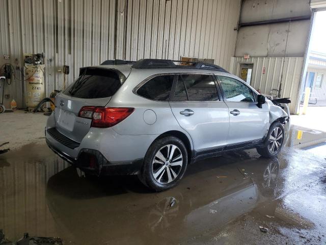  SUBARU OUTBACK 2018 Srebrny