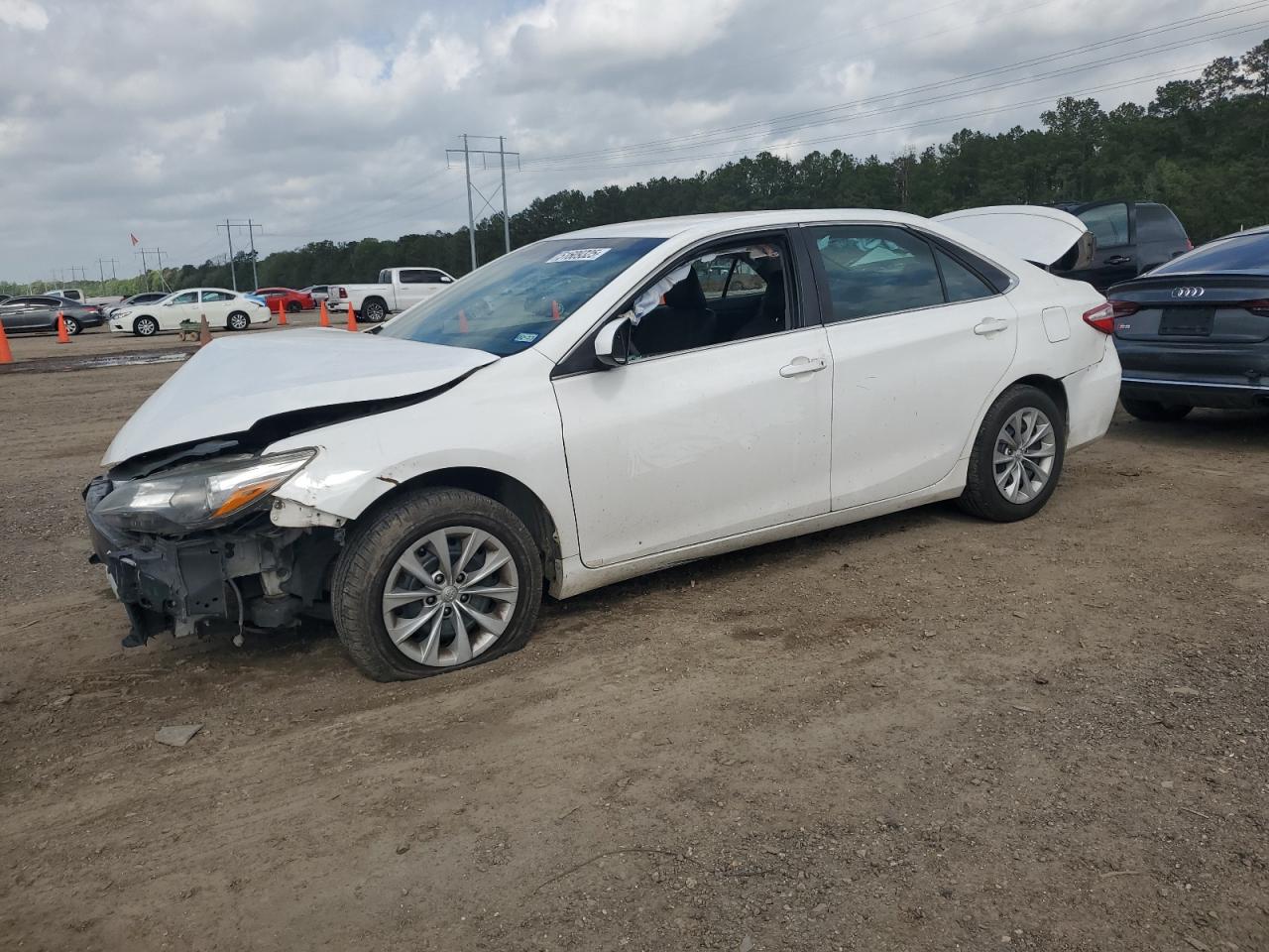 2016 Toyota Camry Le de vânzare în Greenwell Springs, LA - Front End