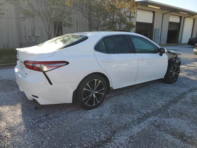  TOYOTA CAMRY 2018 Белы