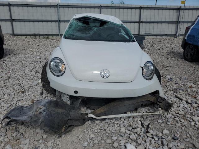 Hatchbacks VOLKSWAGEN BEETLE 2015 White