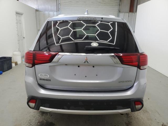  MITSUBISHI OUTLANDER 2017 Srebrny