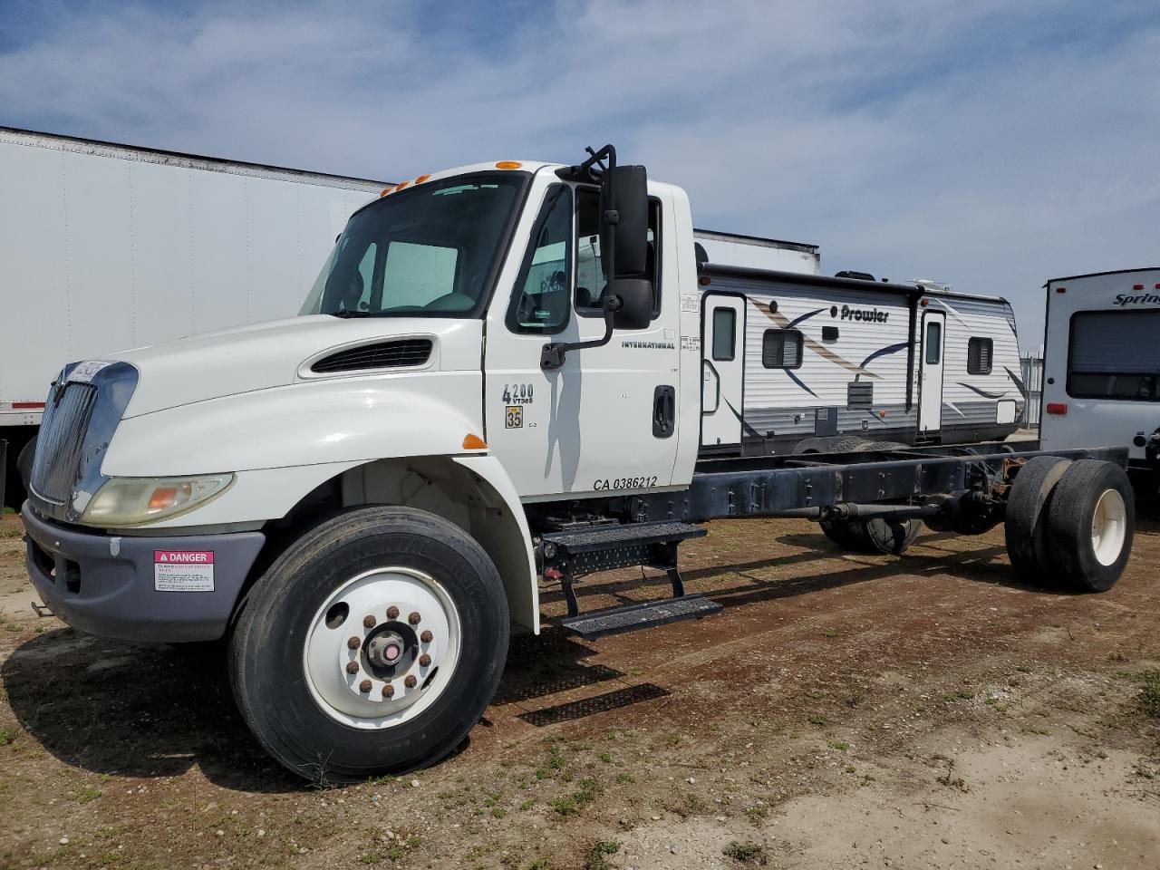 2008 International 4000 4200 იყიდება Fresno-ში, CA - Minor Dent/Scratches