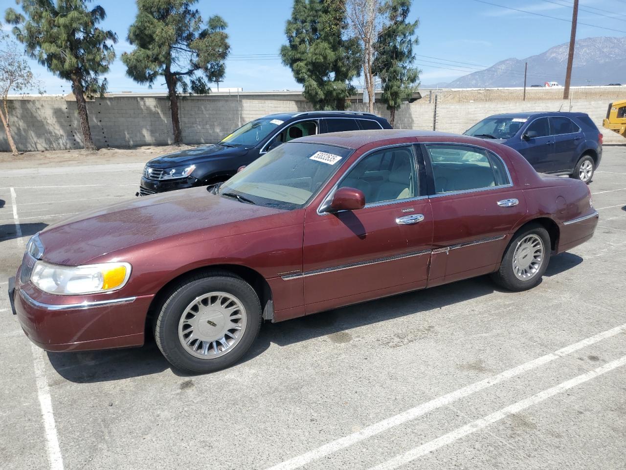 2000 Lincoln Town Car Cartier en Venta en Rancho Cucamonga, CA - Side