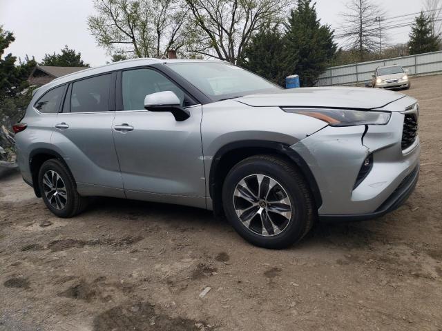  TOYOTA HIGHLANDER 2022 Srebrny
