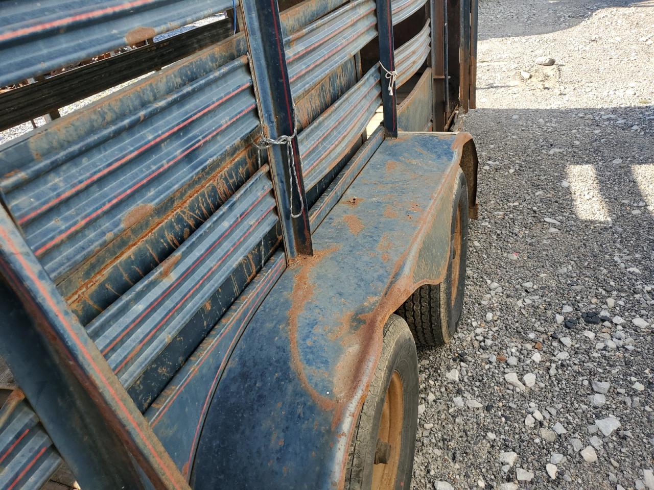 2016 Livestock Trailer VIN: 12345678912345678 Lot: 51244545