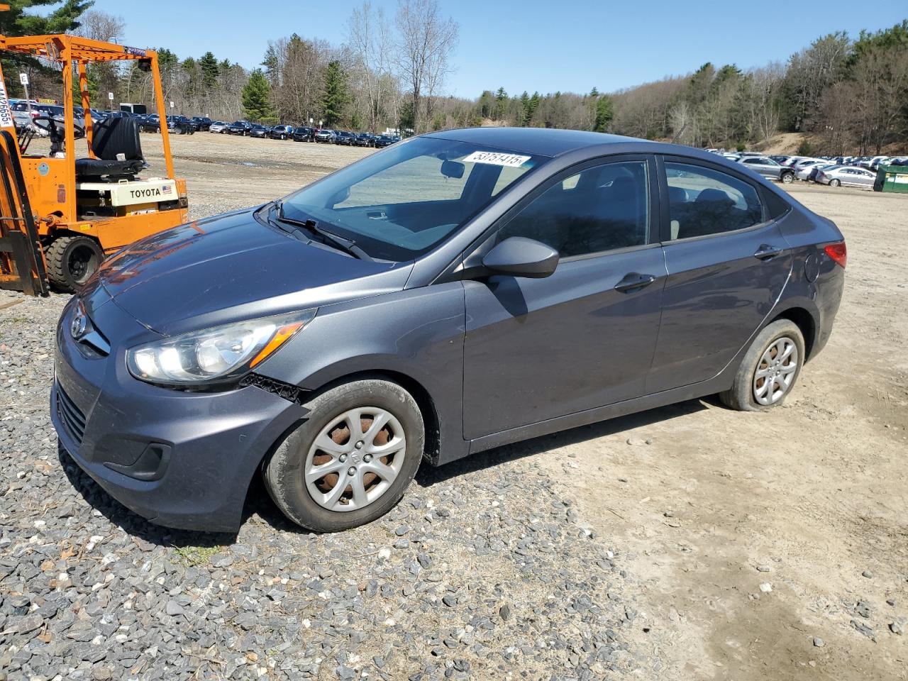 2013 Hyundai Accent Gls zu verkaufen in North Billerica, MA - Minor Dent/Scratches
