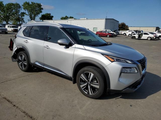  NISSAN ROGUE 2022 Srebrny