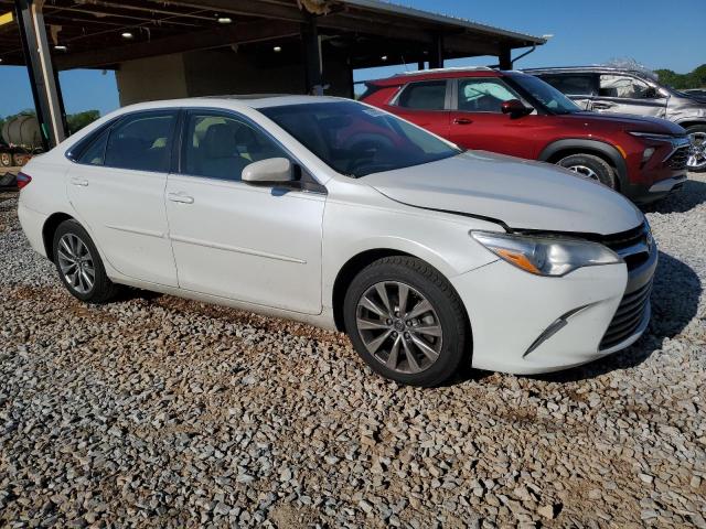 Sedans TOYOTA CAMRY 2017 Biały
