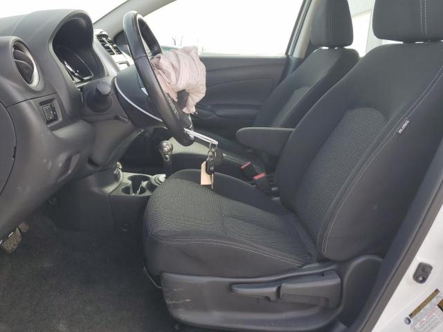  NISSAN VERSA 2018 Білий