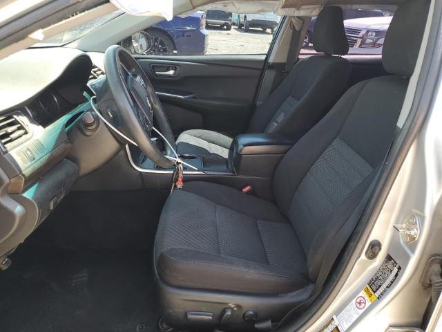 Седани TOYOTA CAMRY 2016 Сріблястий