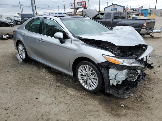  TOYOTA CAMRY 2018 Srebrny