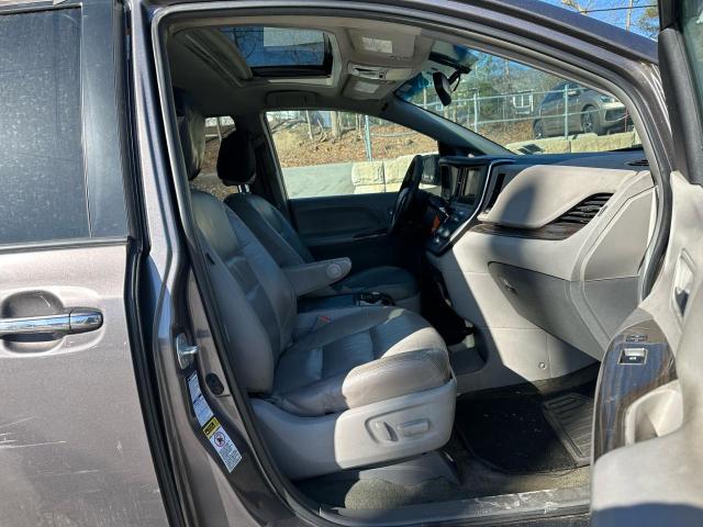 2016 TOYOTA SIENNA XLE