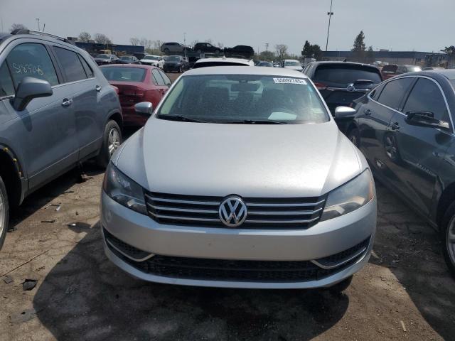 Седаны VOLKSWAGEN PASSAT 2014 Серебристый