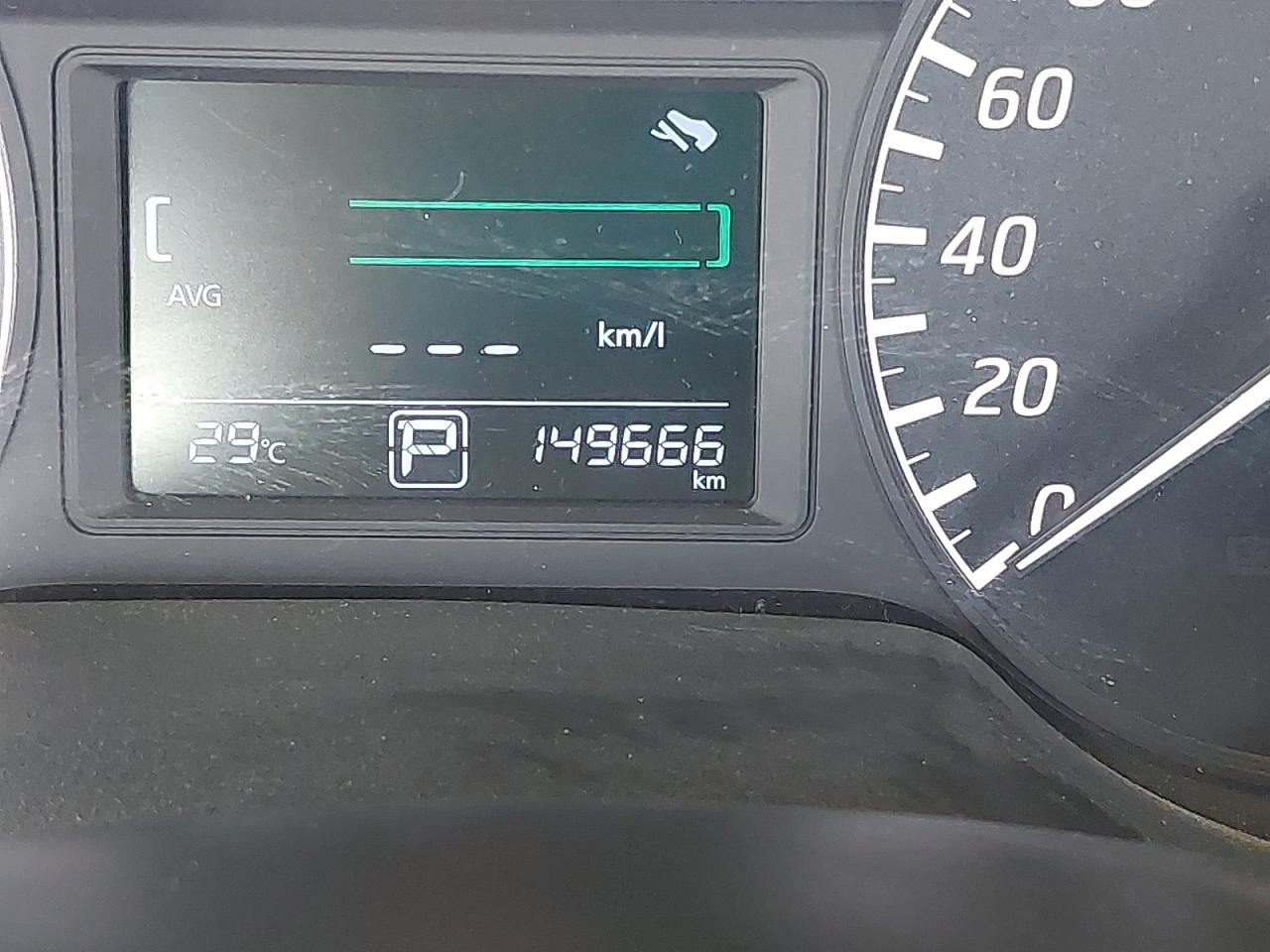 MNTBC2C98G6010913 - 2016 Nissan Tiida - #undefined