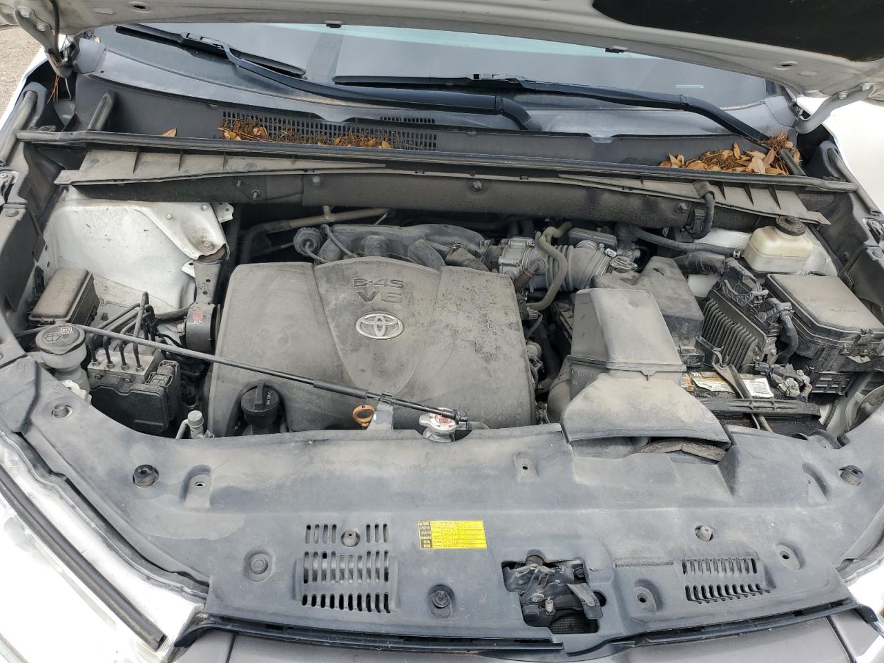 5tdkzrfh5js273353 5TDKZRFH5JS273353 2018 Toyota Highlander Se