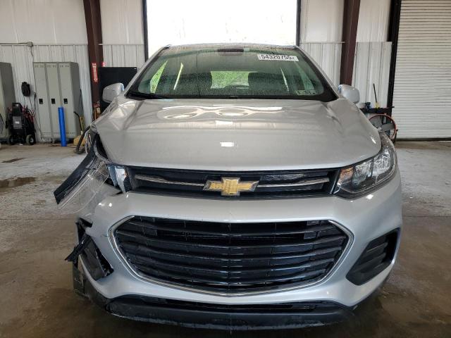  CHEVROLET TRAX 2022 Srebrny