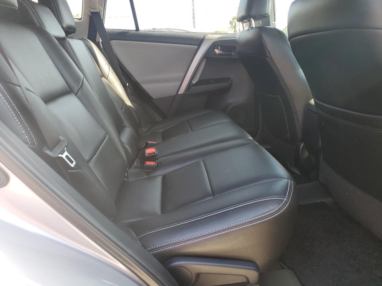 2t3wfrevxhw341608 2T3WFREVXHW341608 2017 Toyota Rav4 Xle