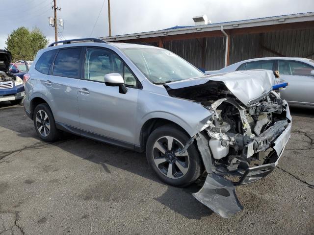  SUBARU FORESTER 2017 Сріблястий