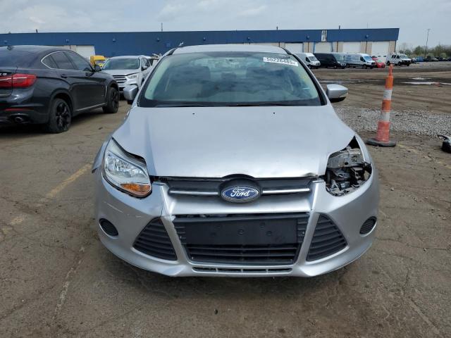 Sedans FORD FOCUS 2014 Srebrny