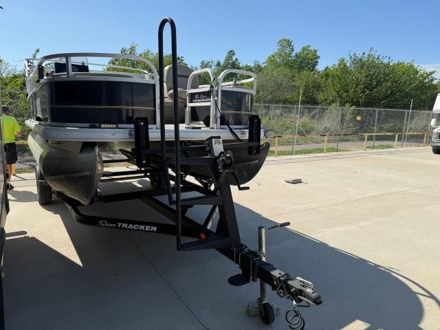 2019 Sun Tracker Partybarge