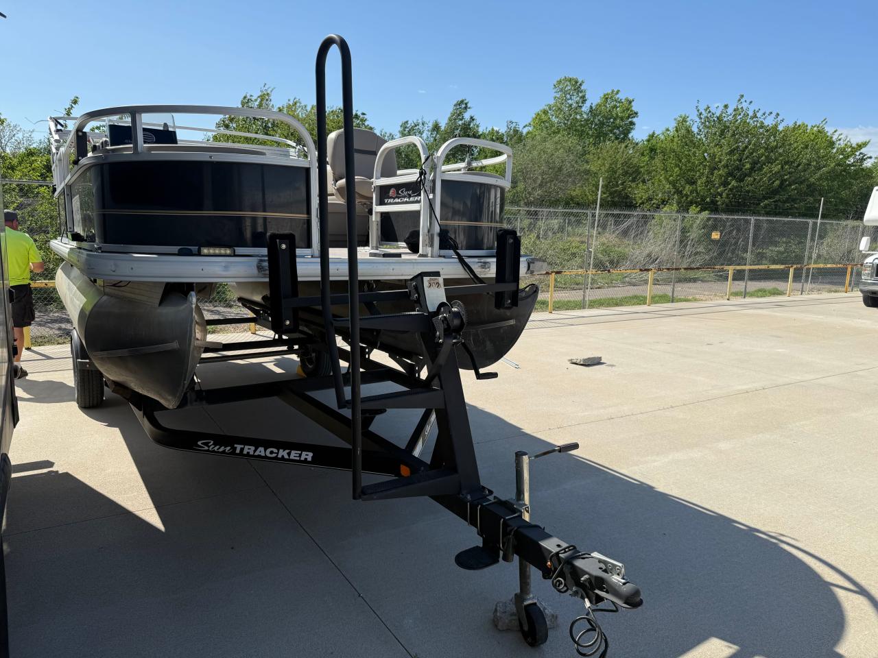 Oklahoma City, OK에서 판매 중인 2019 Sun Tracker Partybarge - Minor Dent/Scratches
