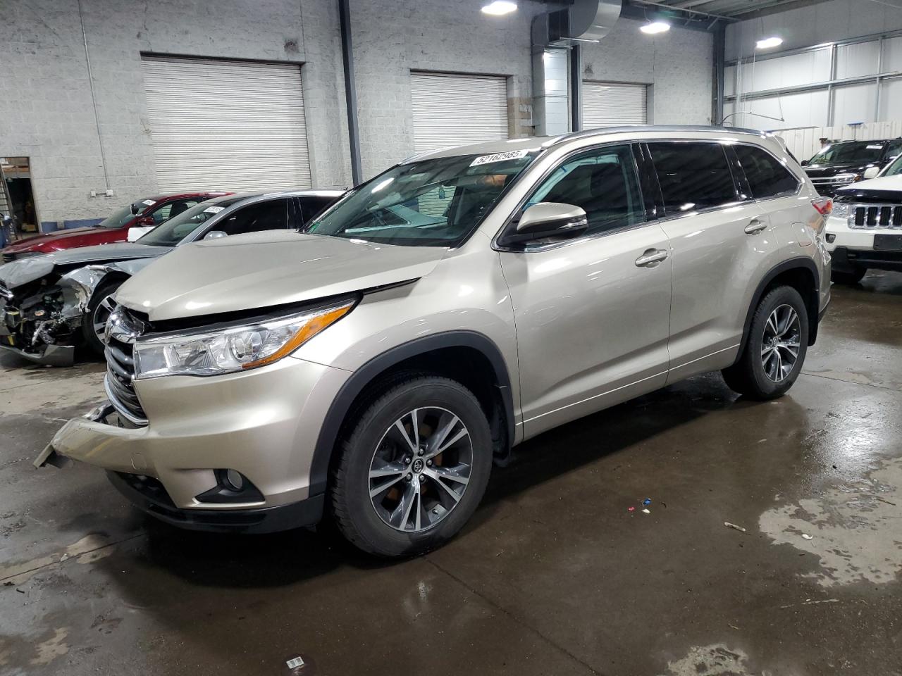 2016 Toyota Highlander Xle for Sale in Ham Lake, MN - Front End