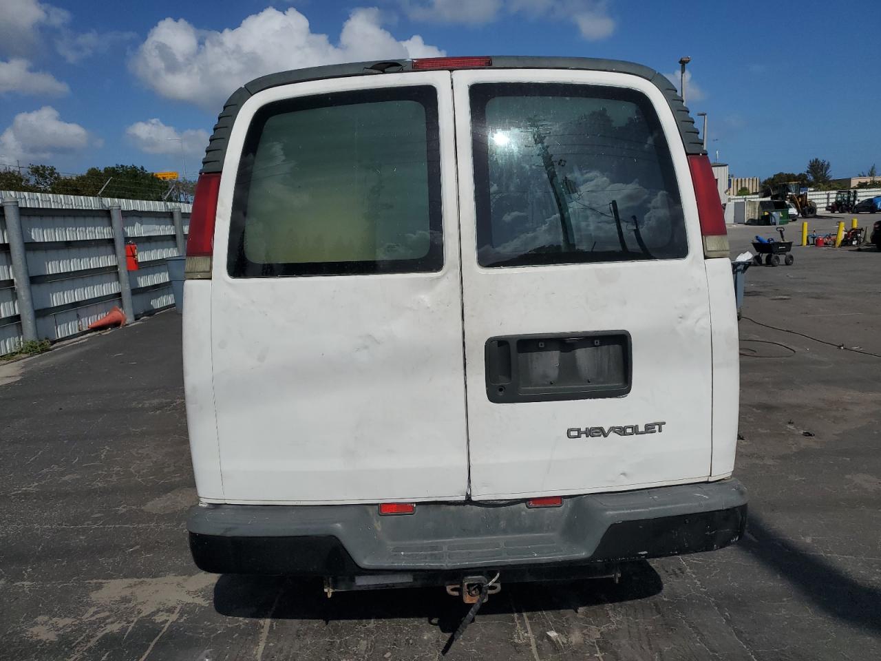 2000 Chevrolet Express G1500 VIN: 1GCFG15W9Y1212586 Lot: 51750725