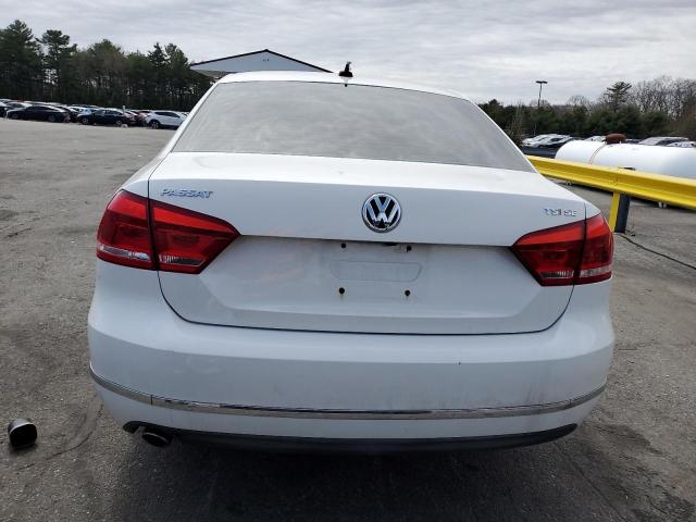 Sedans VOLKSWAGEN PASSAT 2015 Biały