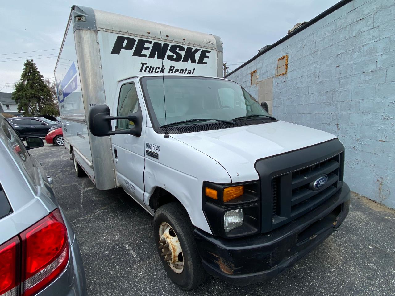 2017 Ford Econoline E350 Super Duty Cutaway Van na sprzedaż w Dyer, IN - Minor Dent/Scratches