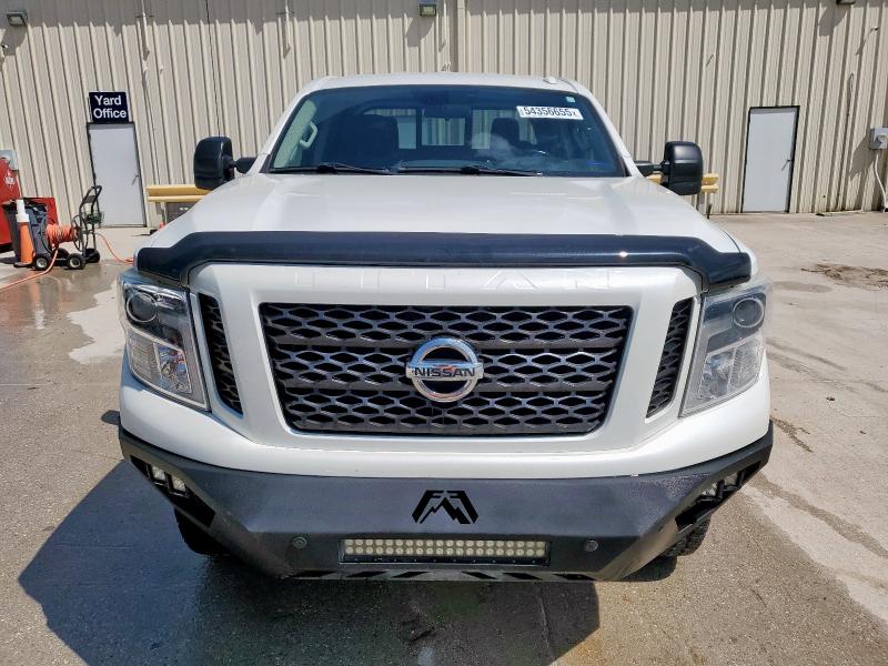  NISSAN TITAN 2019 Білий