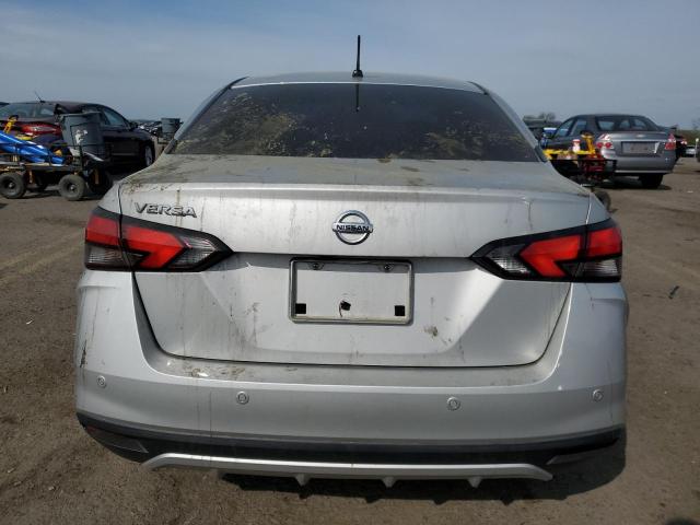  NISSAN VERSA 2020 Сріблястий