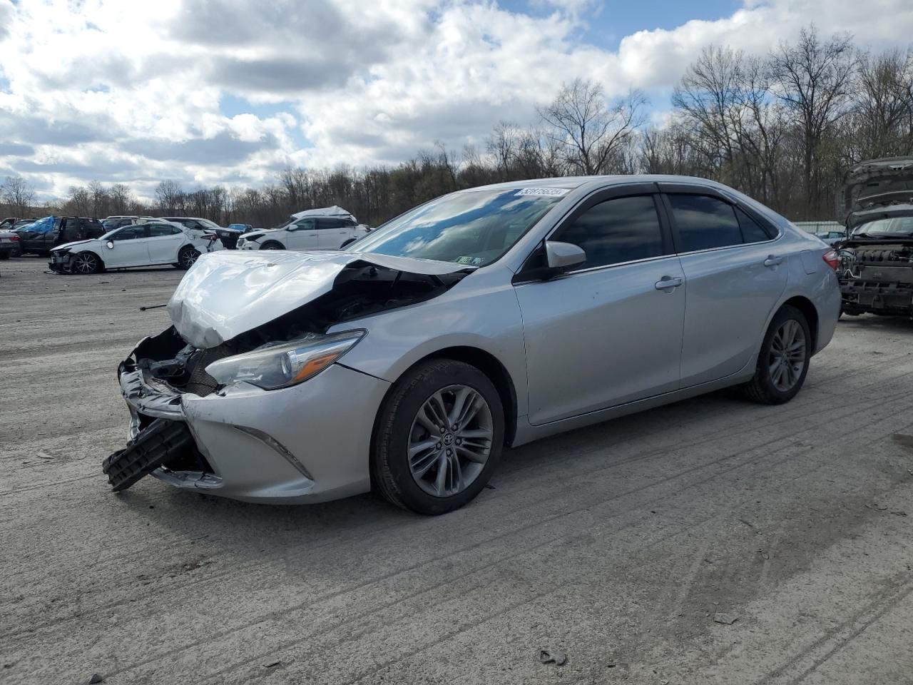 2015 Toyota Camry Le for Sale in Ellwood City, PA - Front End