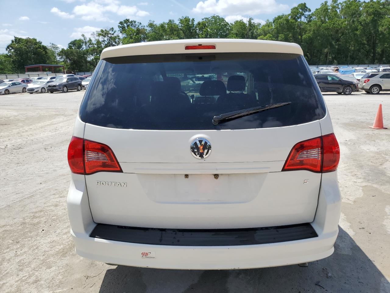 2010 Volkswagen Routan S VIN: 2V4RW4D16AR407883 Lot: 54394055