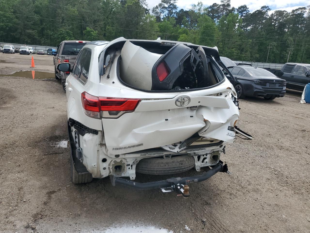 5tdkzrfh5js273353 5TDKZRFH5JS273353 2018 Toyota Highlander Se