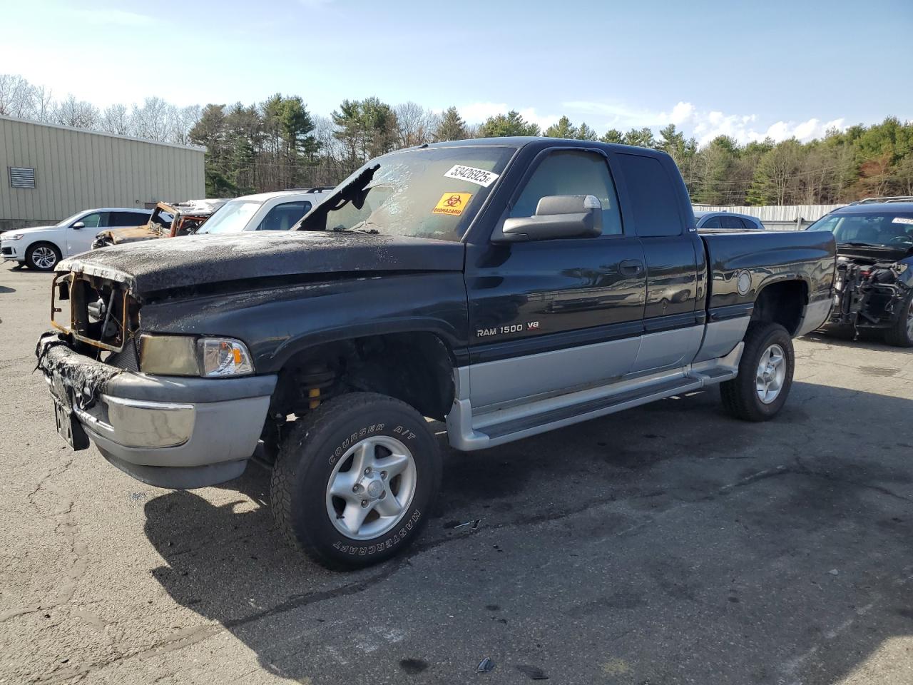 1999 Dodge Ram 1500 продається в Exeter, RI - Burn