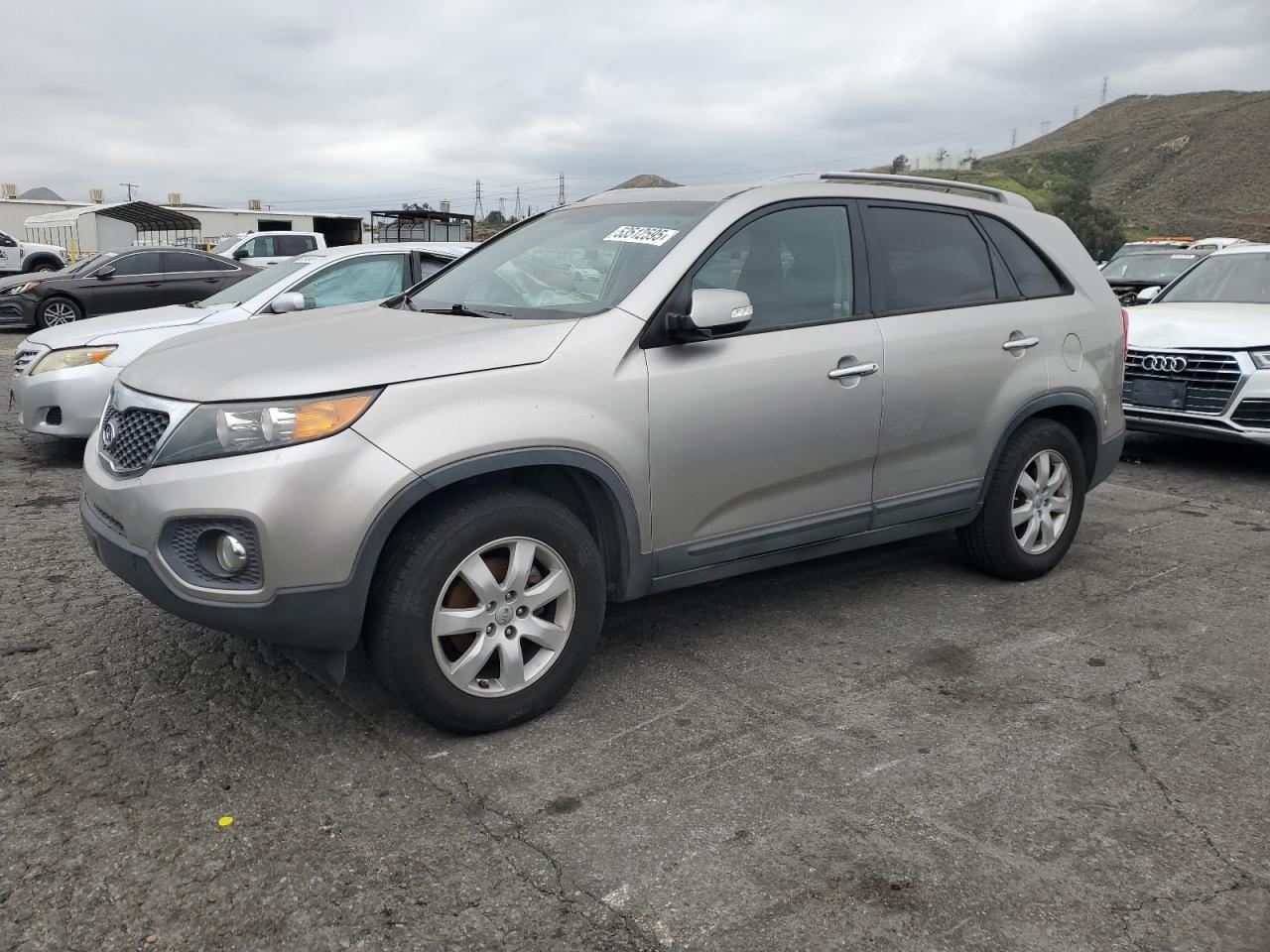 2013 Kia Sorento Lx for Sale in Colton, CA - Minor Dent/Scratches