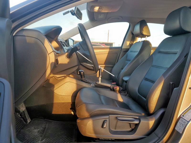 Sedans VOLKSWAGEN JETTA 2014 Szary