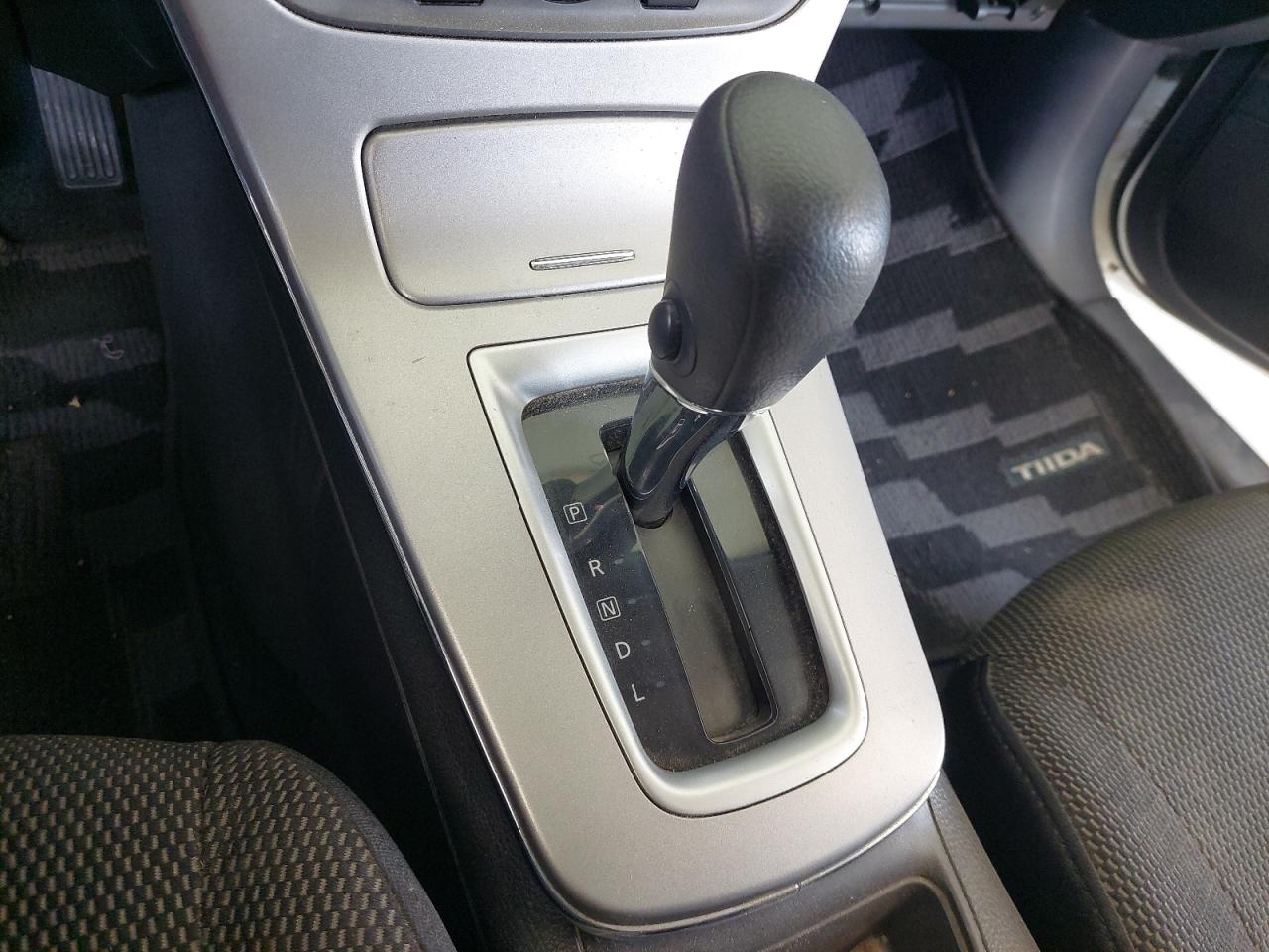 MNTBC2C98G6010913 - 2016 Nissan Tiida - #undefined