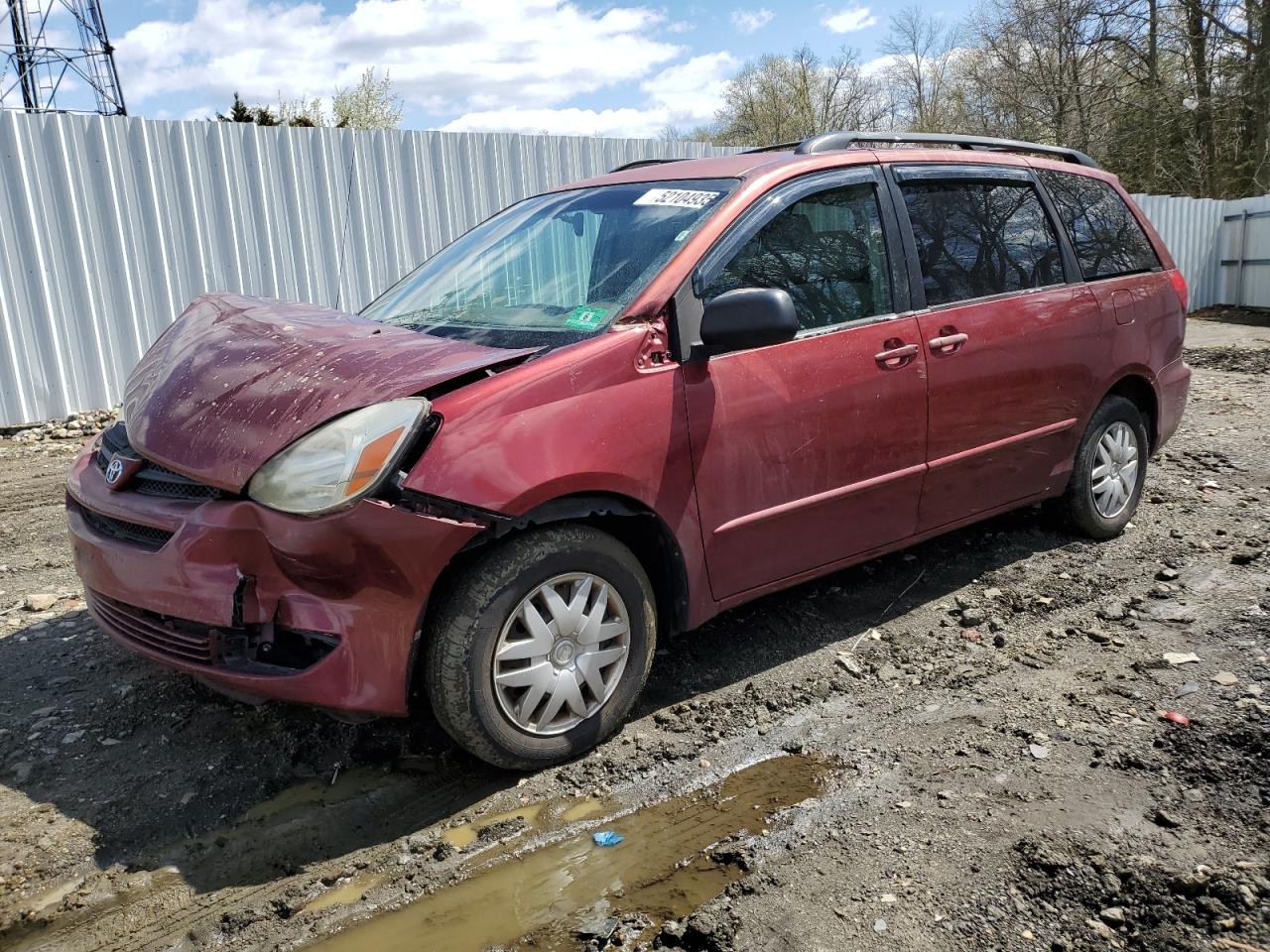 2004 Toyota Sienna Ce for Sale in Windsor, NJ - Front End