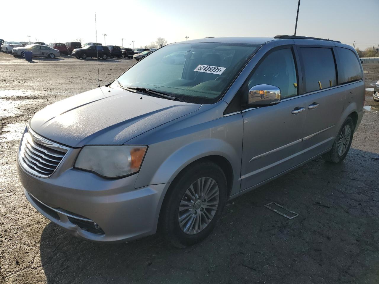 2013 Chrysler Town & Country Touring L იყიდება Indianapolis-ში, IN - Minor Dent/Scratches