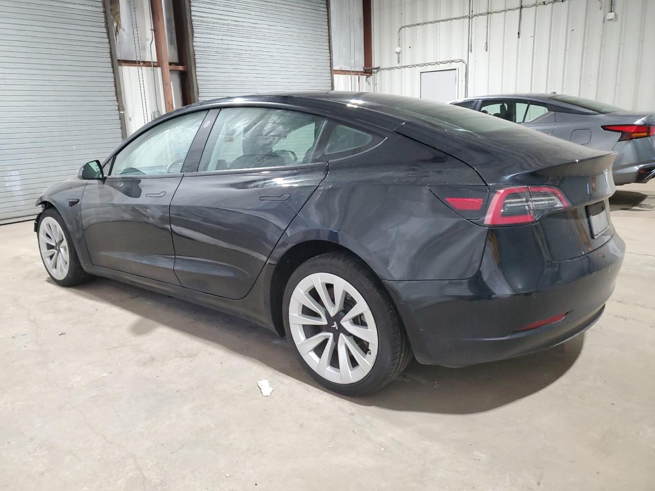 Images of 2022 TESLA MODEL 3 5YJ3E1EA6NF372067 | vin: 5YJ3E1EA6NF372067 | 52518505