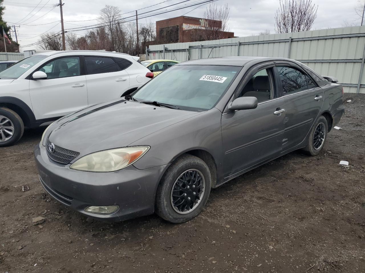 2003 Toyota Camry Le للبيع في New Britain، CT - Rear End