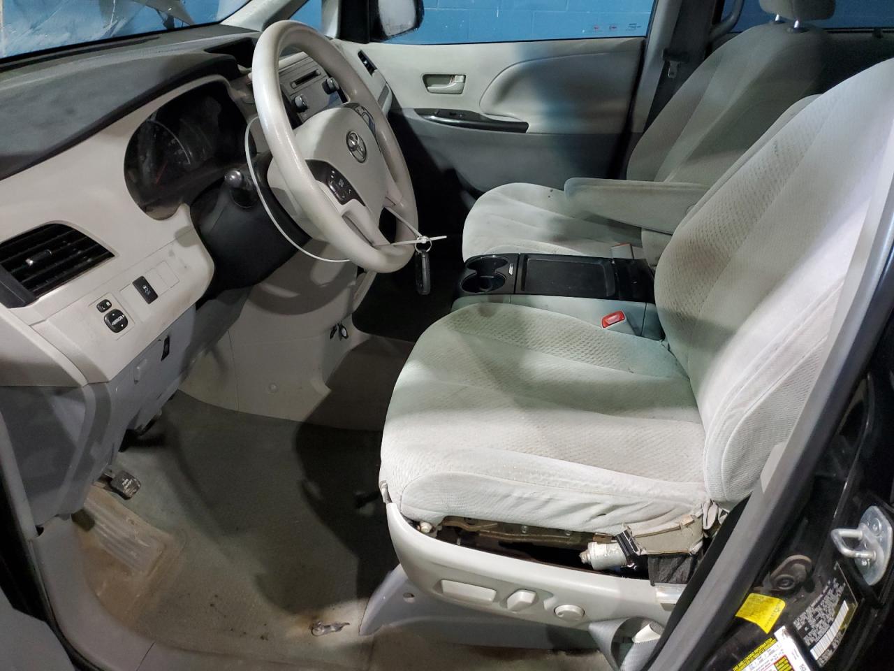 5TDJK3DCXBS026450 2011 Toyota Sienna Le