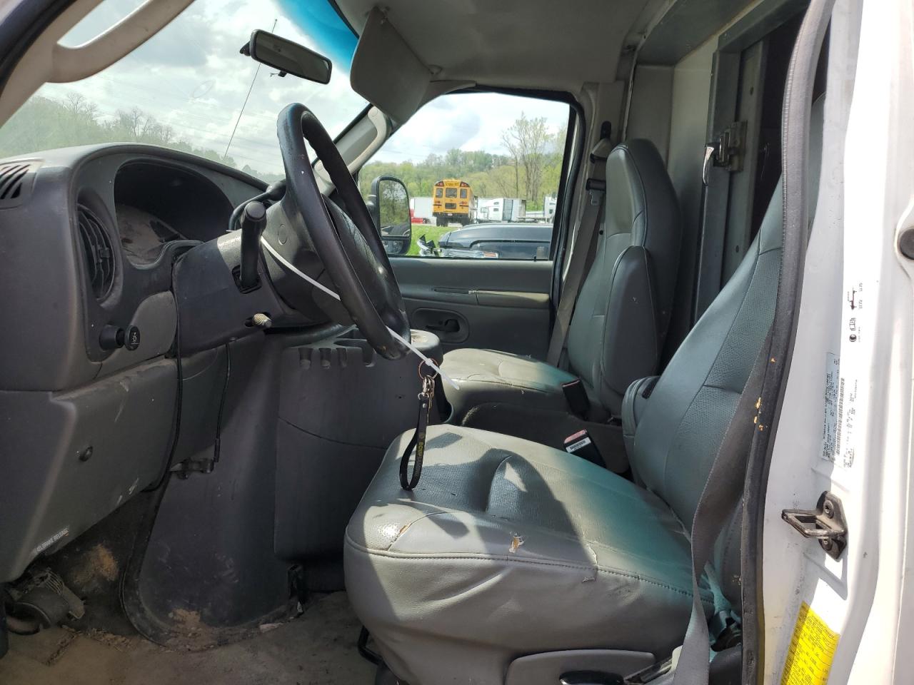 2005 Ford Econoline E350 Super Duty Cutaway Van VIN: 1FDWE35PX5HA04564 Lot: 52923095