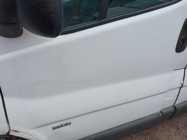 2005 VAUXHALL VIVARO 290
