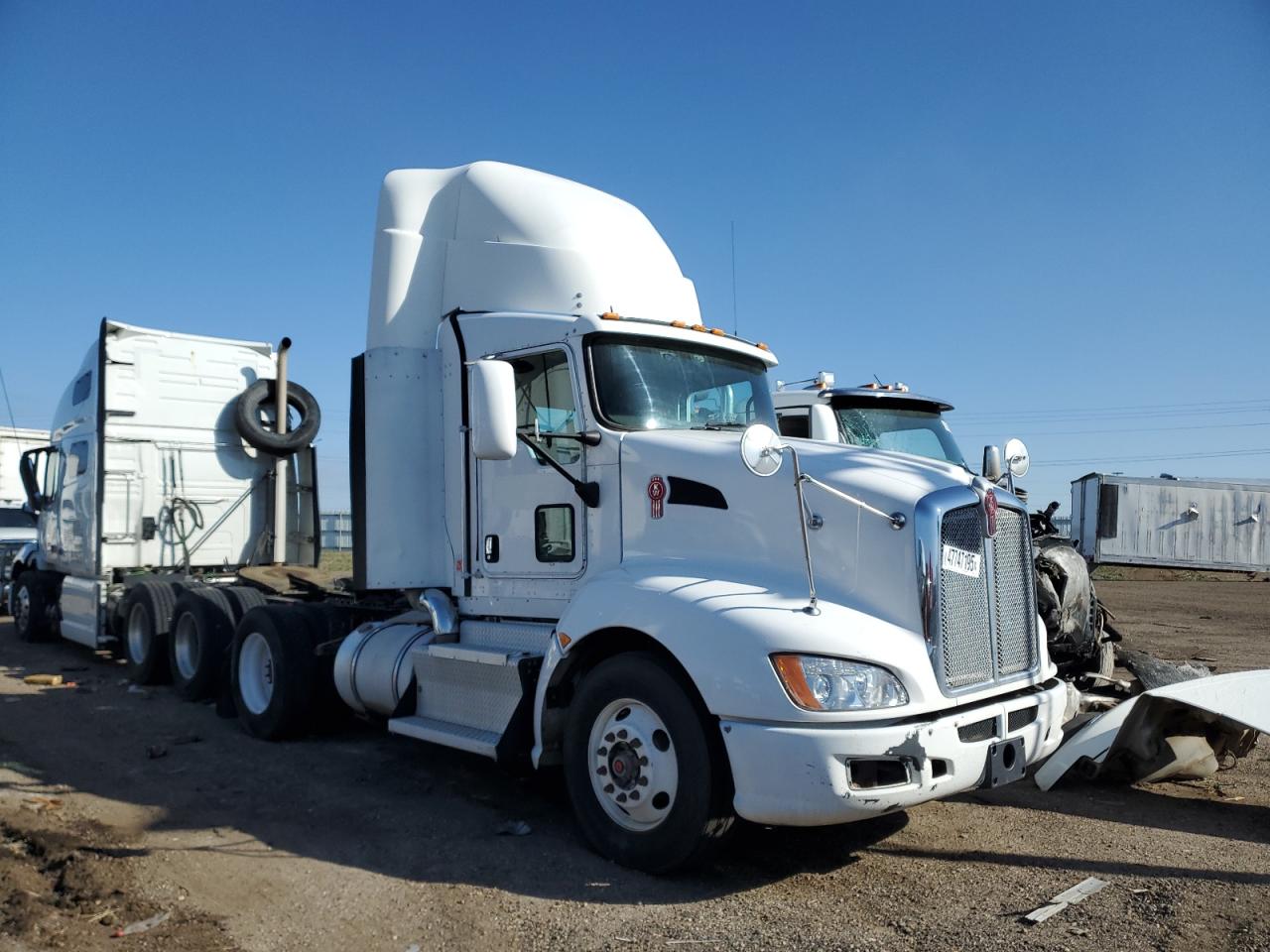 2013 Kenworth T660 Semi Truck for Sale in Brighton, CO - Minor Dent/Scratches