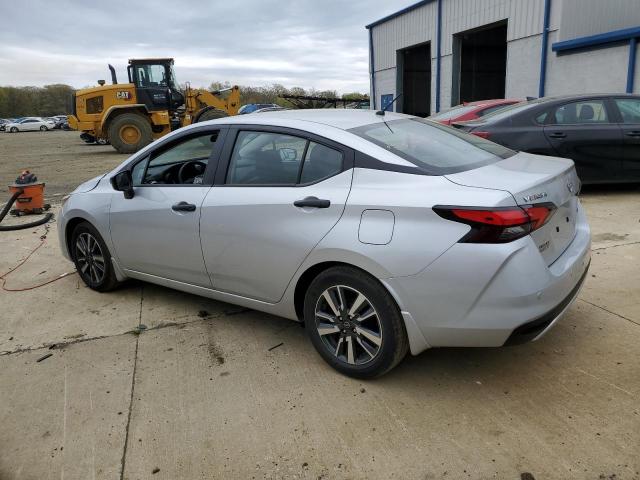  NISSAN VERSA 2024 Сріблястий