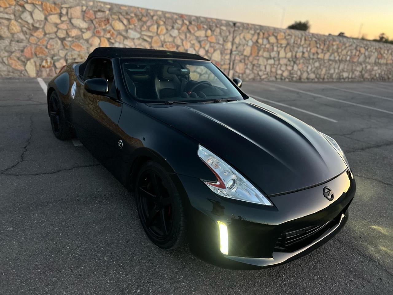 Anthony, TX에서 판매 중인 2014 Nissan 370Z Base - Minor Dent/Scratches