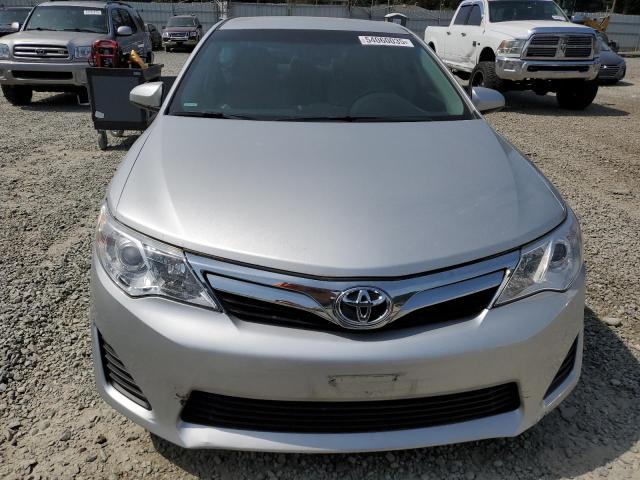 Sedans TOYOTA CAMRY 2013 Srebrny