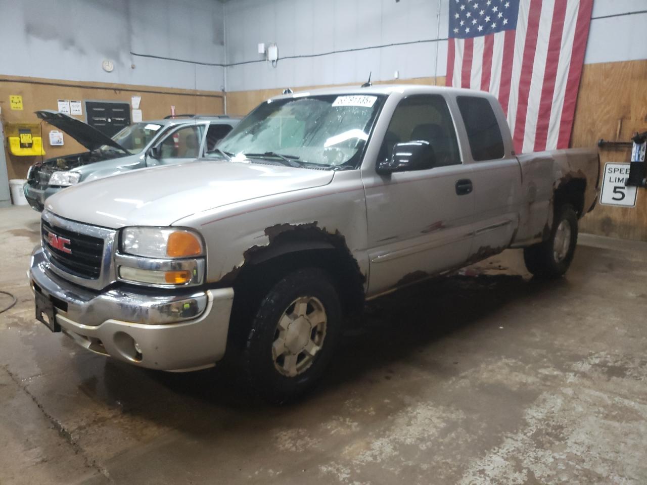 2005 Gmc New Sierra K1500 zu verkaufen in Kincheloe, MI - Minor Dent/Scratches